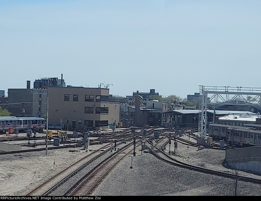 Approaching Howard Station